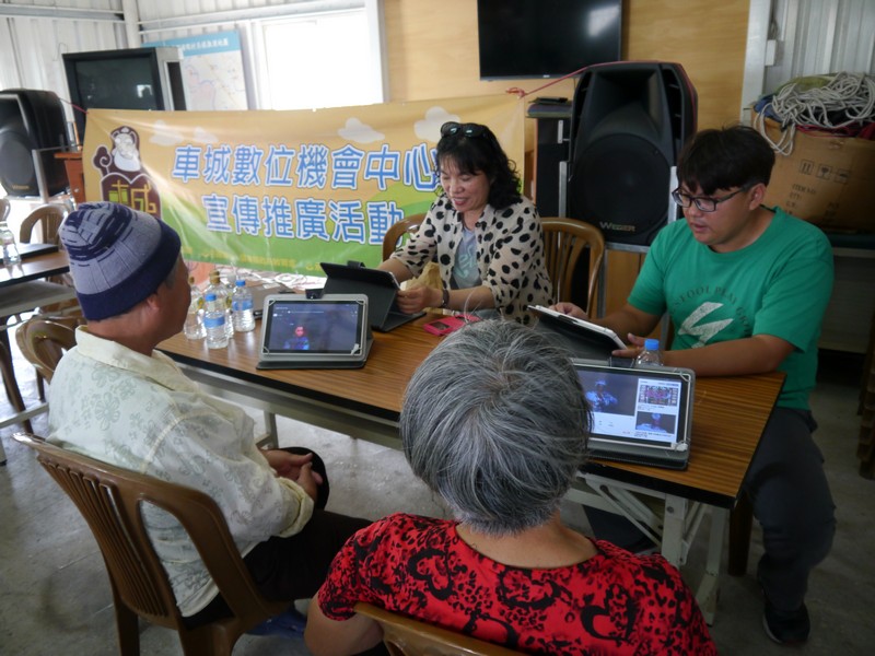 一對一專注聽取講師指導。