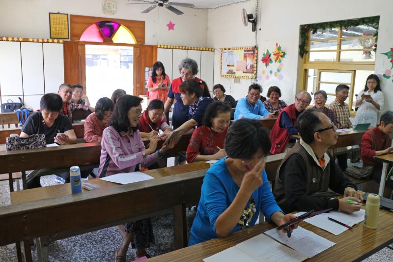 也讓大家練習在記事本發文、刪除記事本資料等