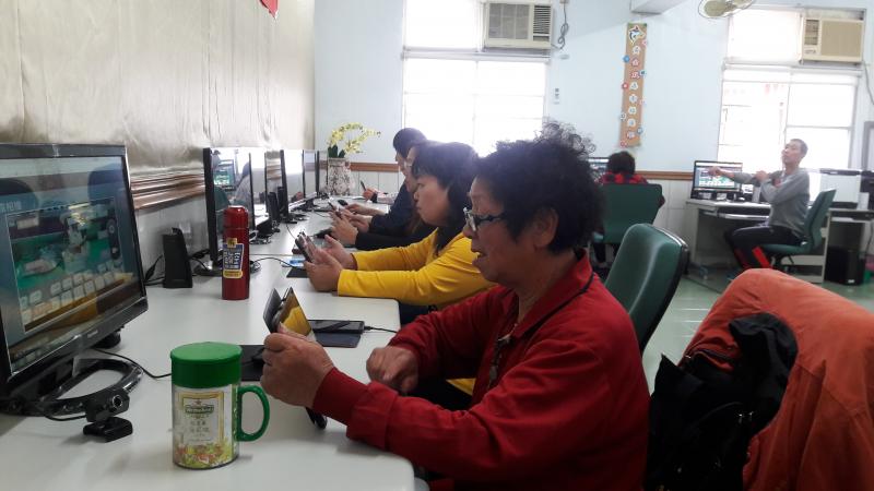 1.平板電腦介紹  2.設定及功能應用  3.利用手機上傳影像至社群網站分享