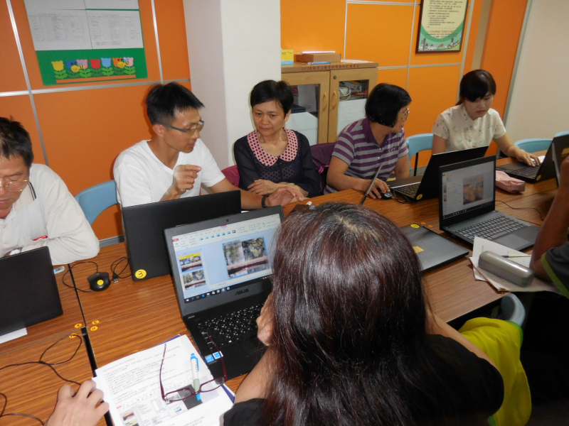 講師與學員彼此討論有關設計面的想法