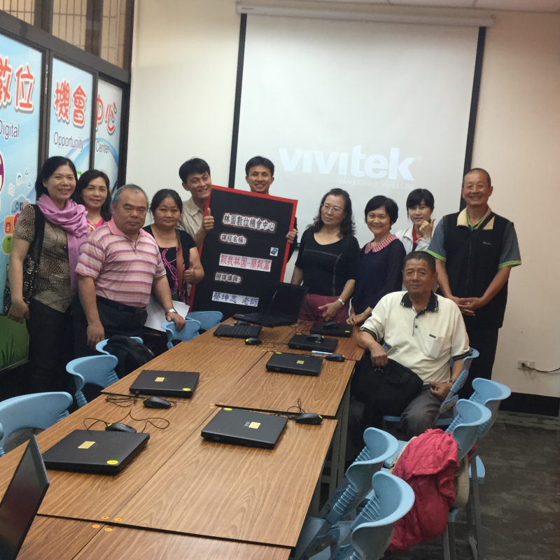 講師與學員開心的於課後合照