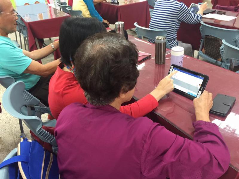 Fb 私訊、貼圖、通話、視訊樣樣來～。