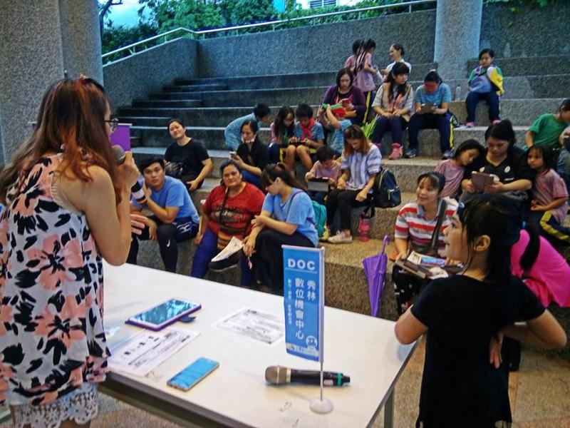 照片(三)，學員踴躍參與電子書課程。