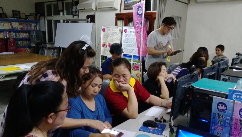 講師與學員上課畫面