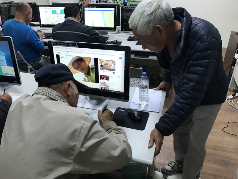 米農們討論要放什麼樣的商家資訊