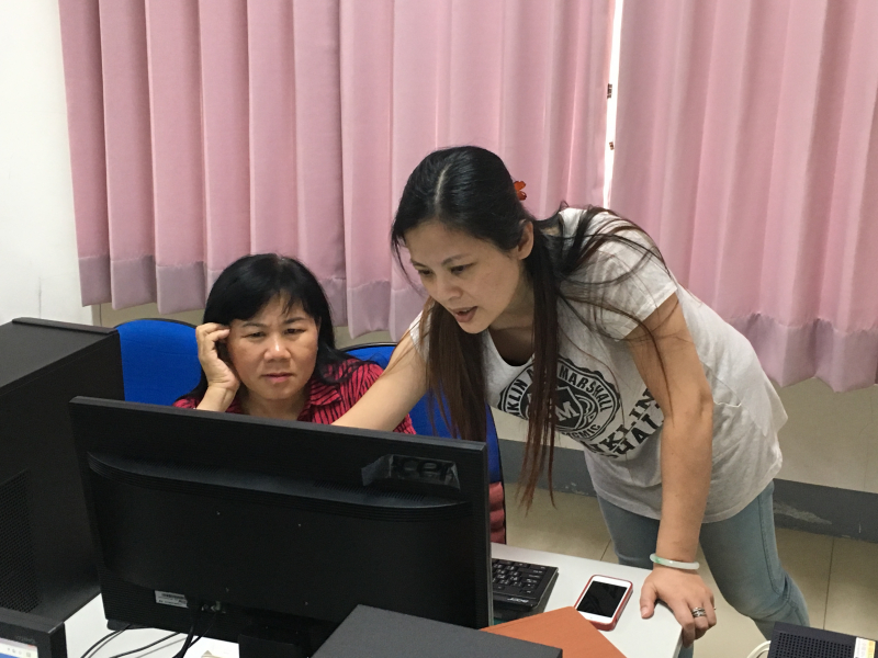 網路商成品項繁多動動手指幾可將商品宅配到家。