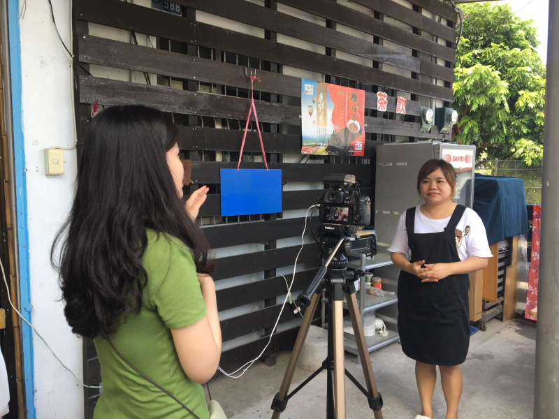 講師與職人溝通，引導職人如何解說