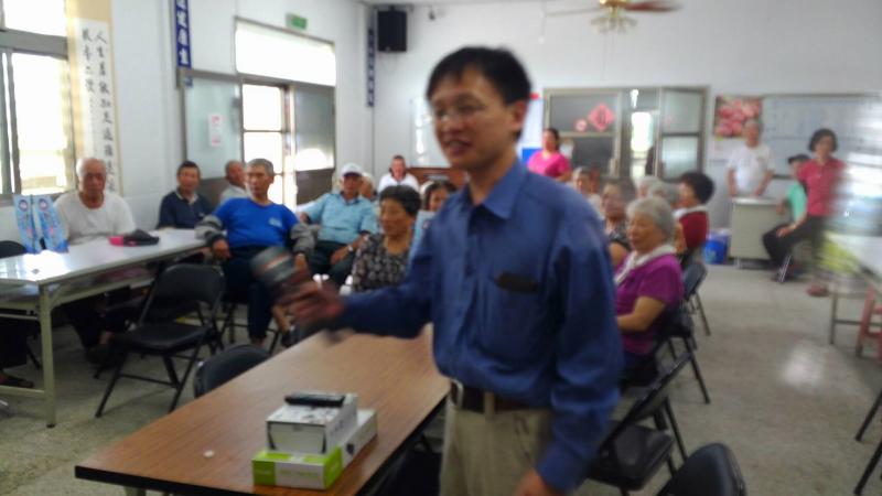 鳳林數位機會中心大螢幕追劇神器課程，講師帶領學員實作畫面