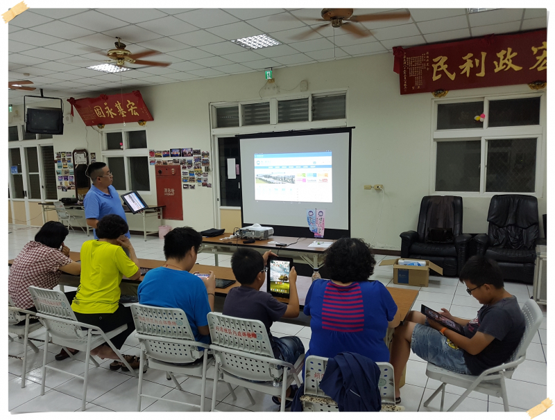 學員認真觀看老師操作