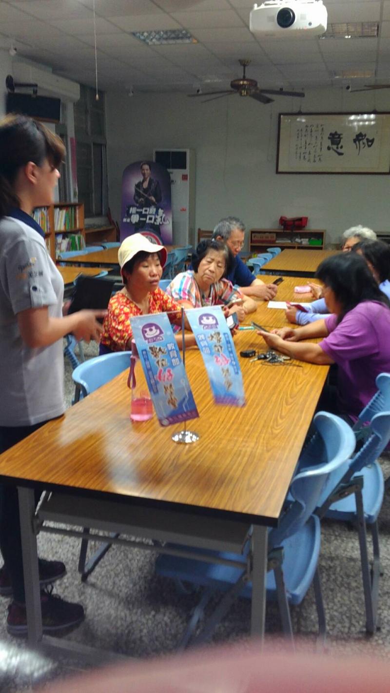 今天開始就可以到處用手機拍照囉