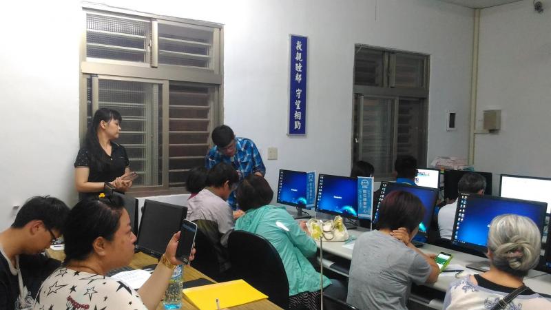 鳳林數位機會中心社群行銷達人初級班課程，學員自己練習操作畫面