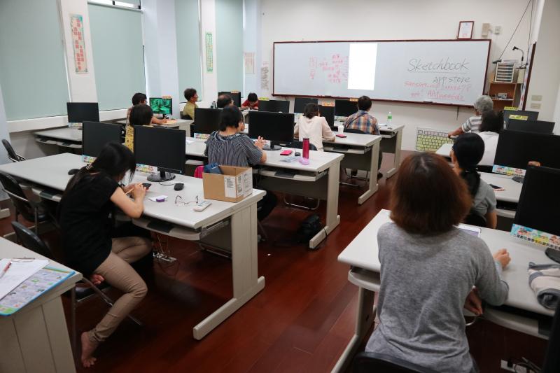 學員專心的聽課