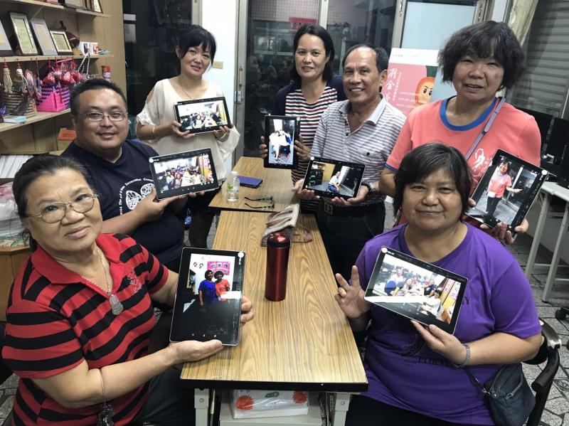 學員們都是第一次接觸平板唷! 就讓我們從零開始，一起學習吧