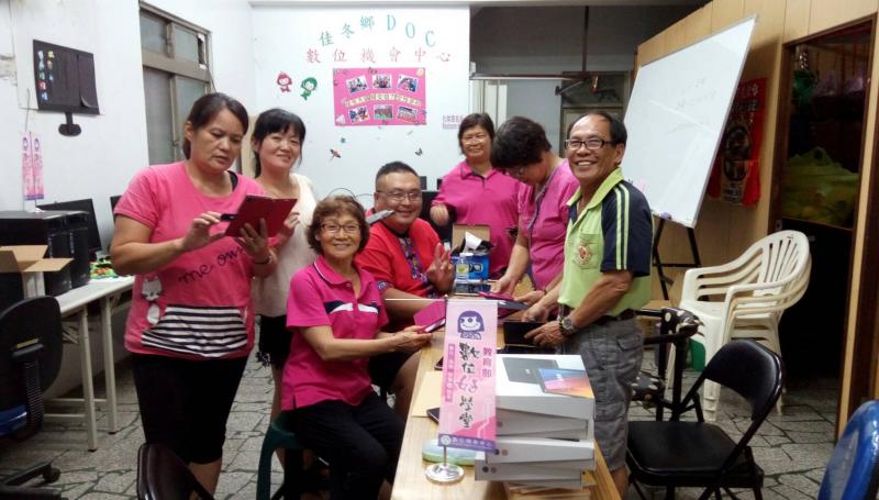 2個小時的課程下來，學員們已經稍微上手了!期待下次課程唷