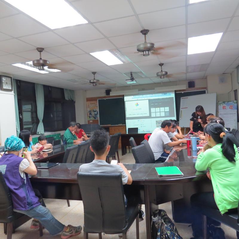 本課程除了提升數位能力之外更提升了他們的語文能力 一舉兩得