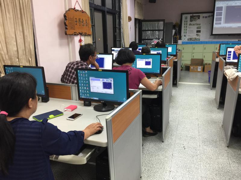 學員下載並安裝「Impress」程式，套用「PowerPoint」範本在「Impress」檔案中。