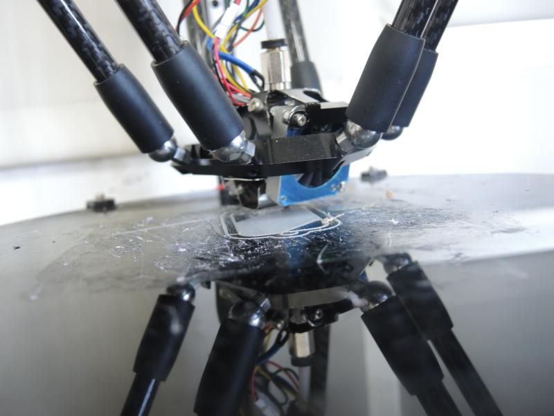 小小一台機器可以列印塑膠材質名牌~神奇