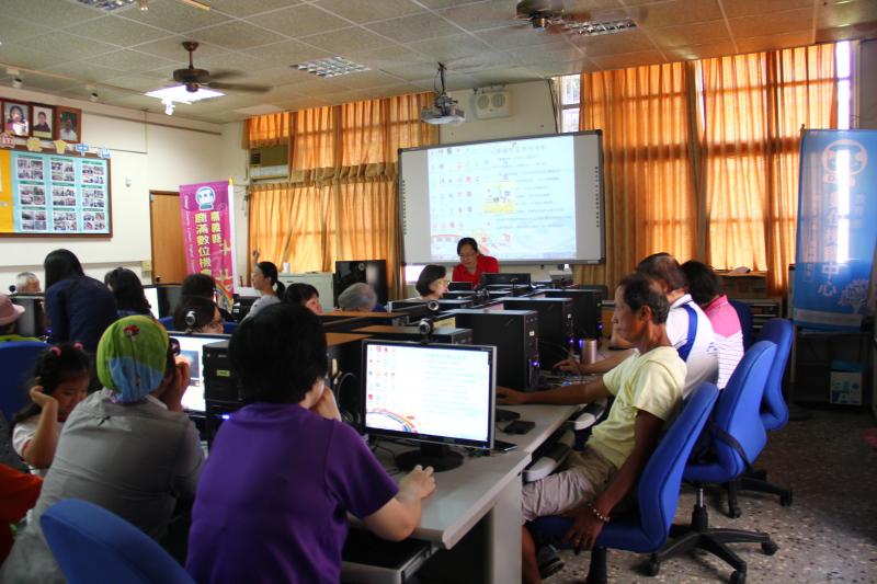 黃講師介紹如何使用photo cap編輯相片