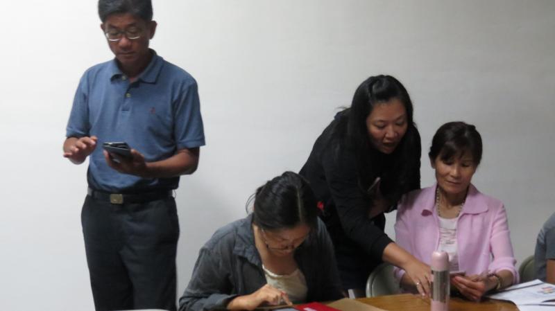 老師講解臉書發文技巧