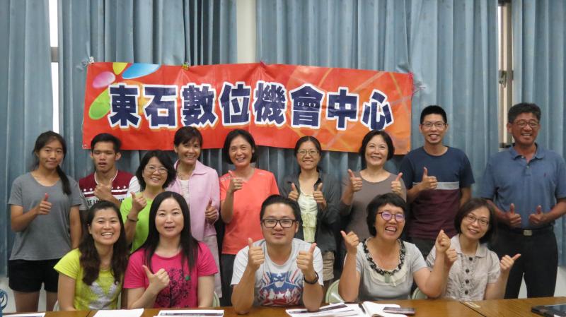 大家一起來拍攝團體照