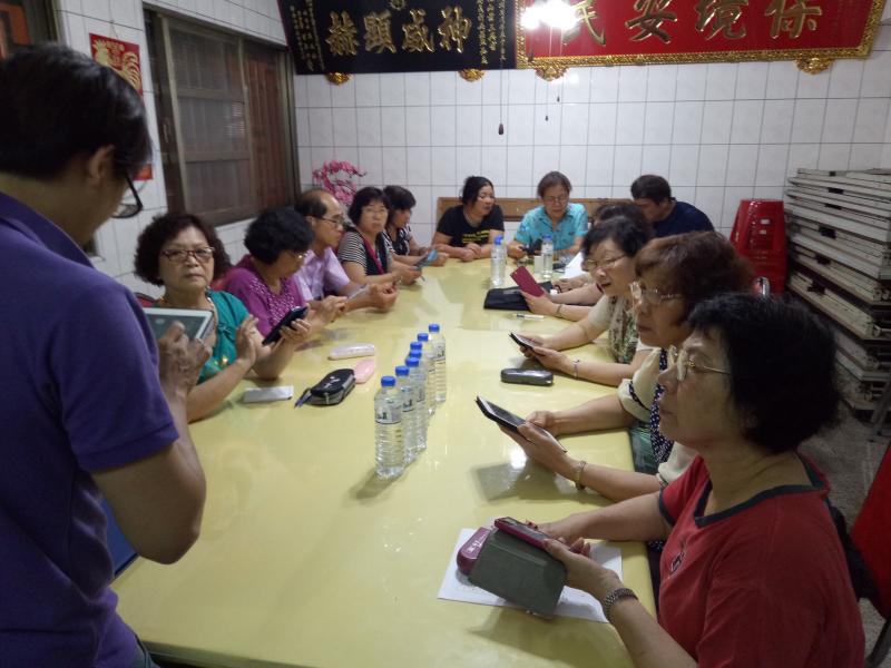 講師認真講解課程