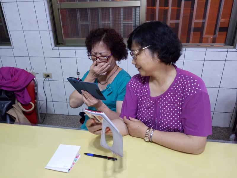 學員互相討論與實際操作