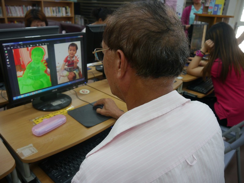 來編輯孫子的可愛照片。