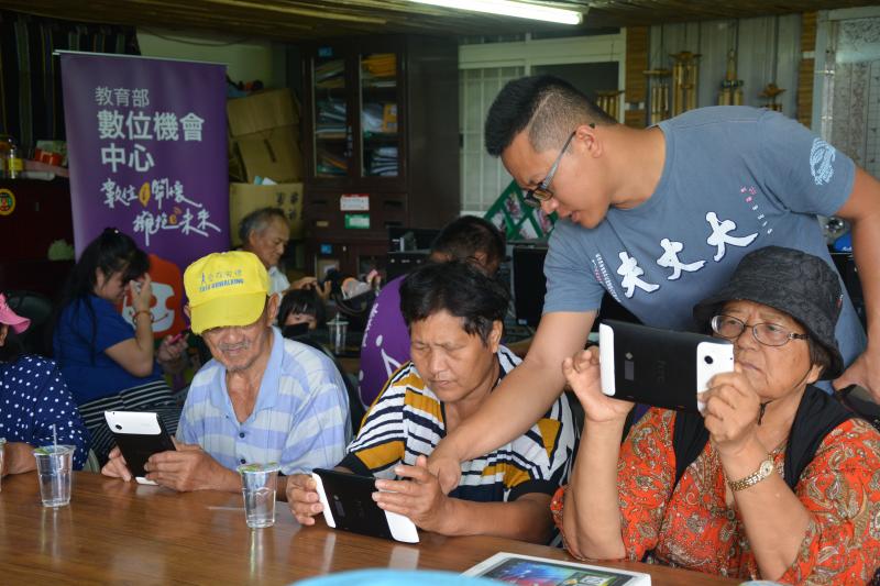 為了讓照片能呈現最好看，老師也有教修圖的APP