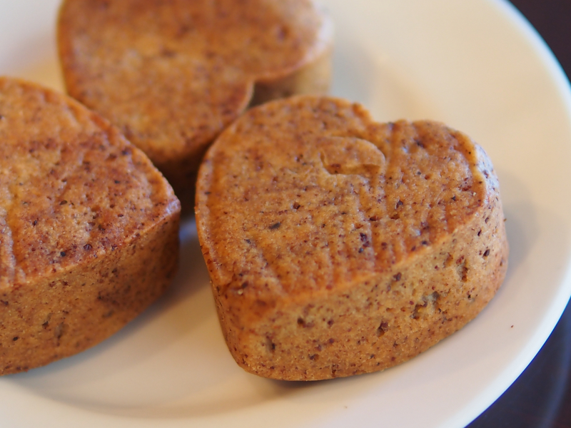 可可鳳梨酥，用30%臺灣可可製成的香酥外皮，拍攝外皮的特寫，讓顧客瞭解與一般鳳梨酥的差異