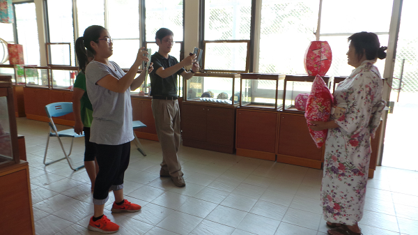 阿嬤用平板-相機錄影功能錄影