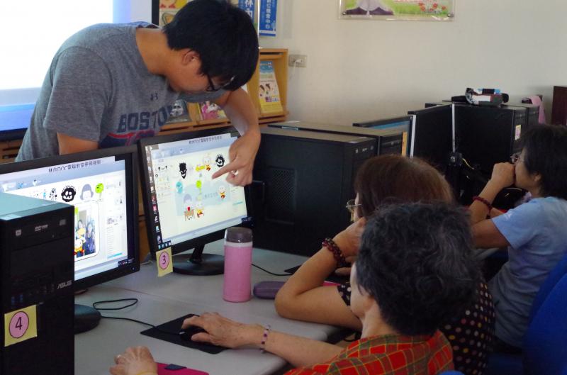 耐心的指導，٩(^ᴗ^)۶    簡單的方式，    可愛的拼貼，    新鮮的體驗，  有趣的課程。