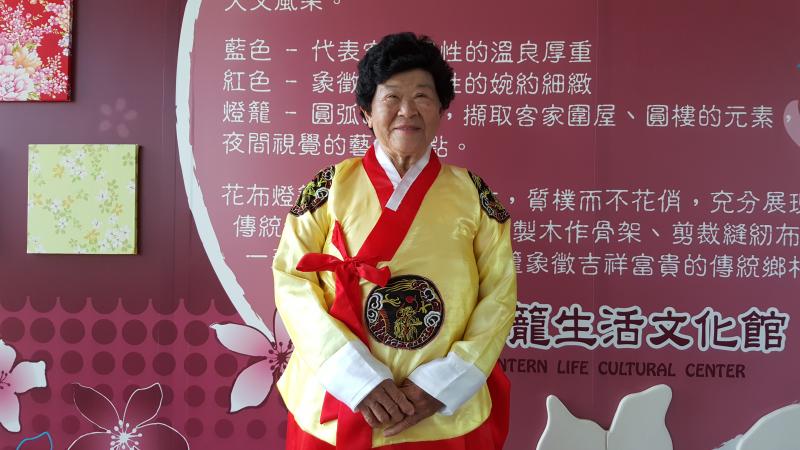 學員阿公拉胡琴拍照成果分享