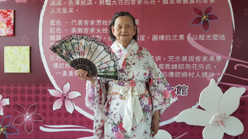 學員阿嬤兩相好拍照成果分享