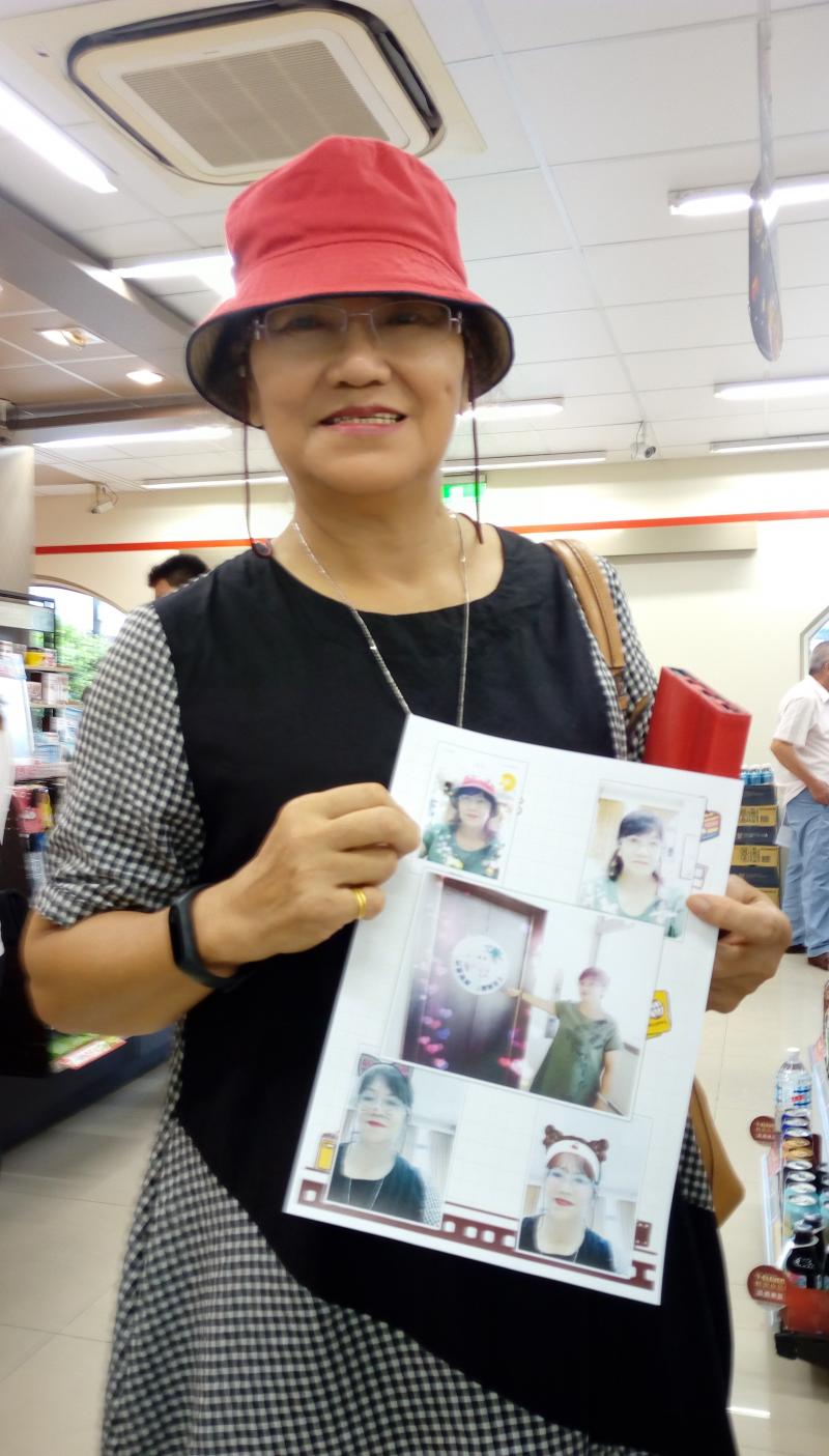 趕快把頭髮弄順，趕快戴上帽子，哪個角度比較漂亮呢