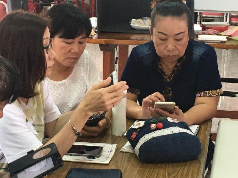 枋山DOC針對智慧型手機的基本操作與運用開立課程，這次拓點到枋寮。
