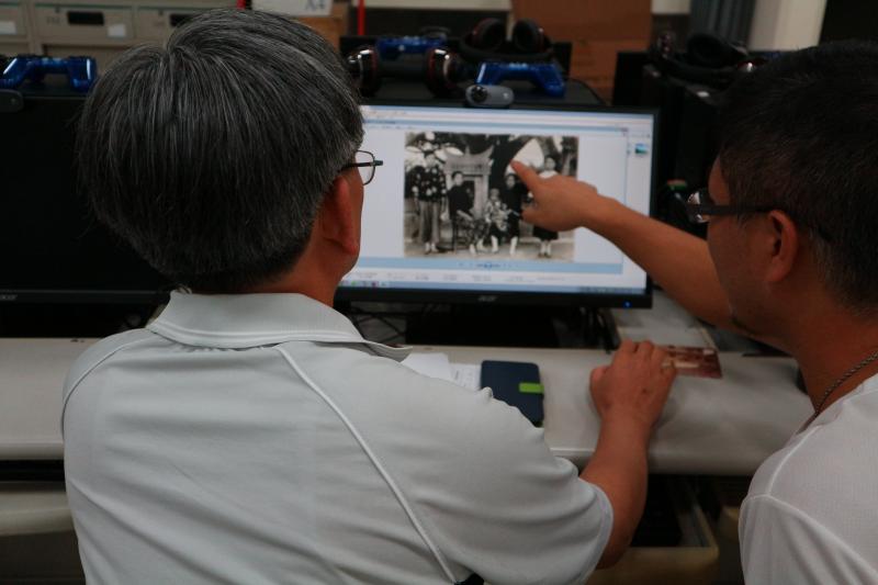 照片數位化後，講師請學員將照片傳至電腦，並試著分享這些老照片所蘊含的故事