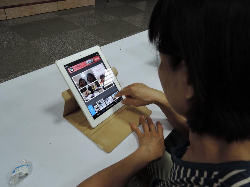 學員利用APP編修自己的影片