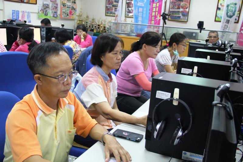 學員操作插入音訊,轉場