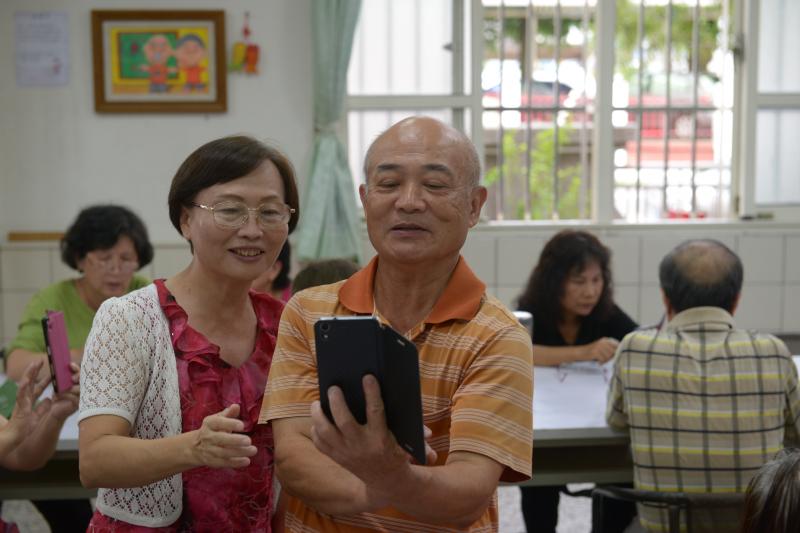 老朋友一起來大林數位機會中心,真是快樂!