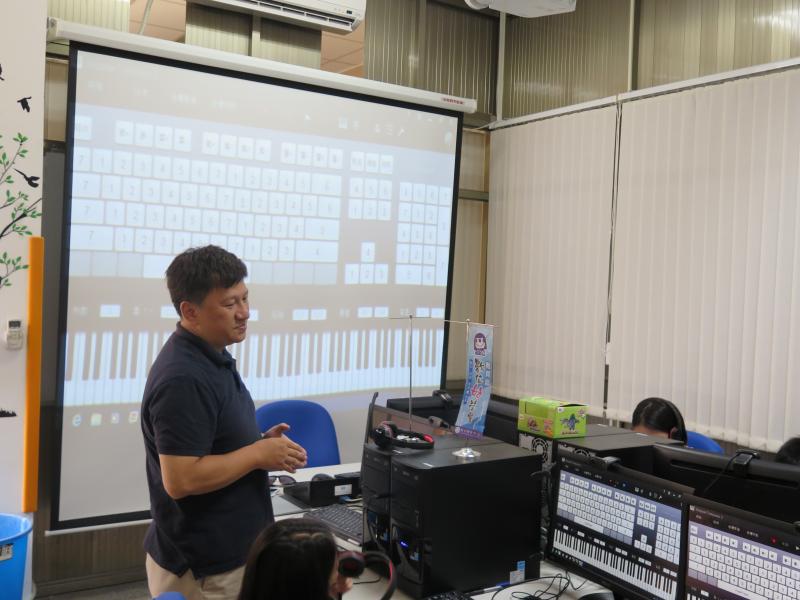 上課講師講解中