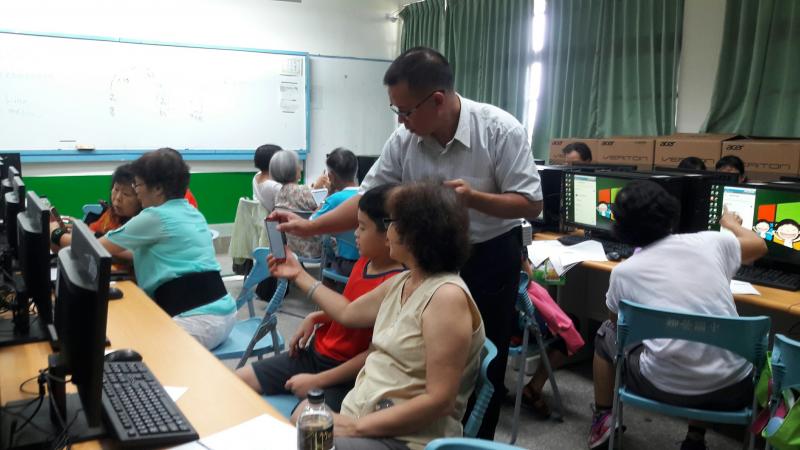 親子與老師的互動學習