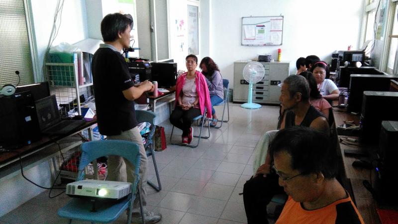 講師與學員互動中