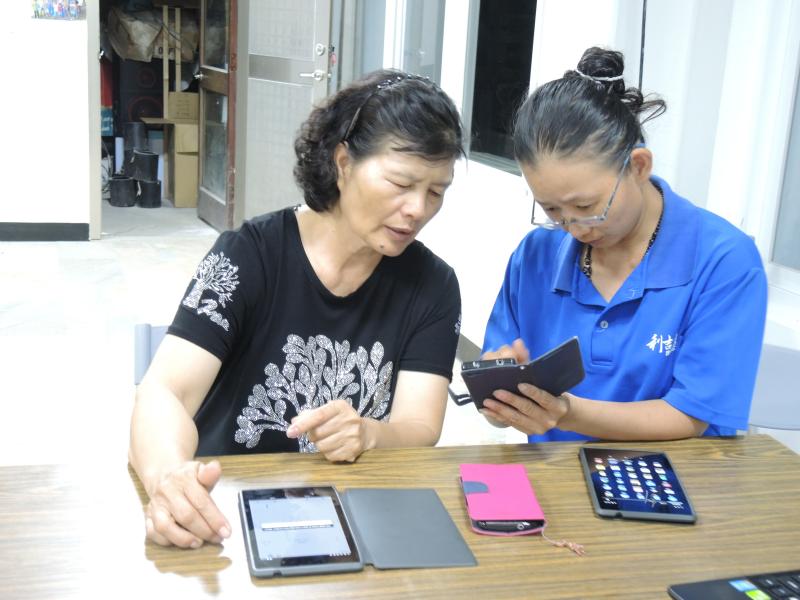 學員們互相學習~如何下載免費健康、視力APP