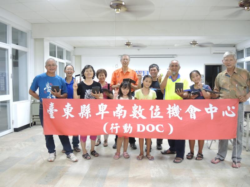 上課e指神功滑出~~e健康  下課~開心大合照