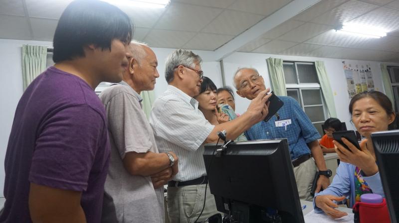 講師示範後學員親自操作