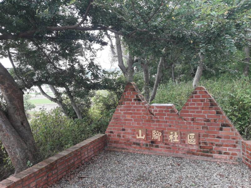 學員拍的山腳社區，風景空間感真足夠，也很悠閒自然呢