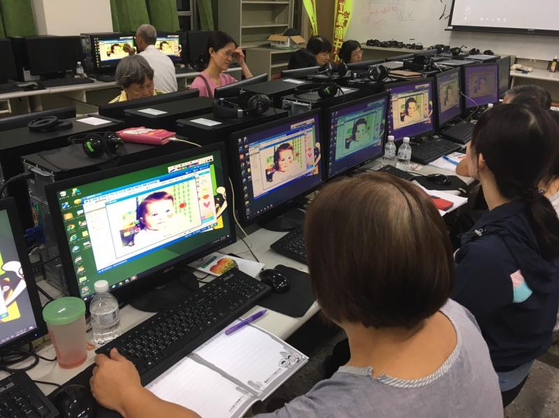 ＬＩＮＥ＠的行銷方式 講師講解中