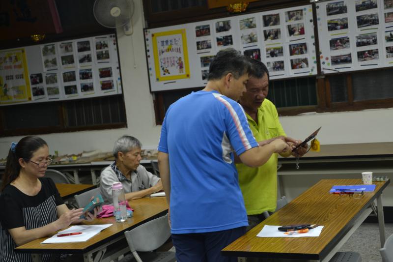 平板電腦給長輩使用，最大的理由當然就是螢幕要比手機更多，操作上也更為便利