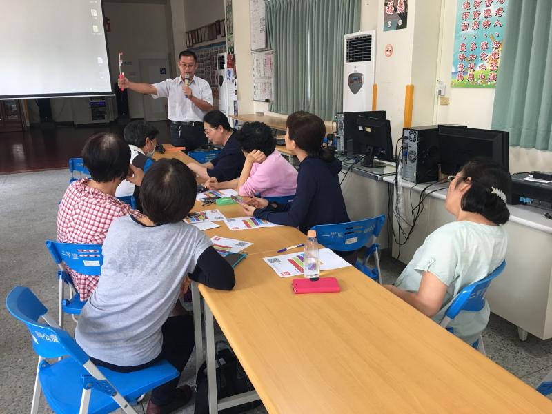 相片如何變成影片,老師上課講解中