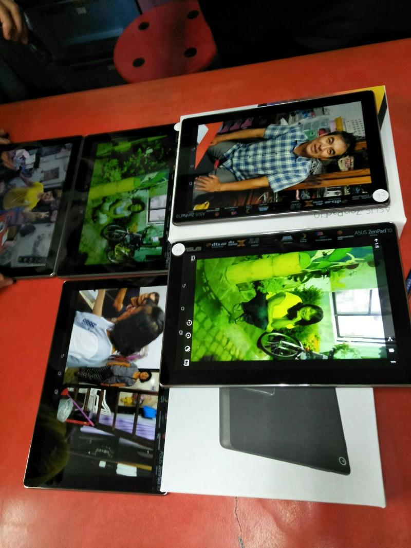 學員個別進行自己的拍攝,參考老師所教的模式拍出不同風格的照片大合影